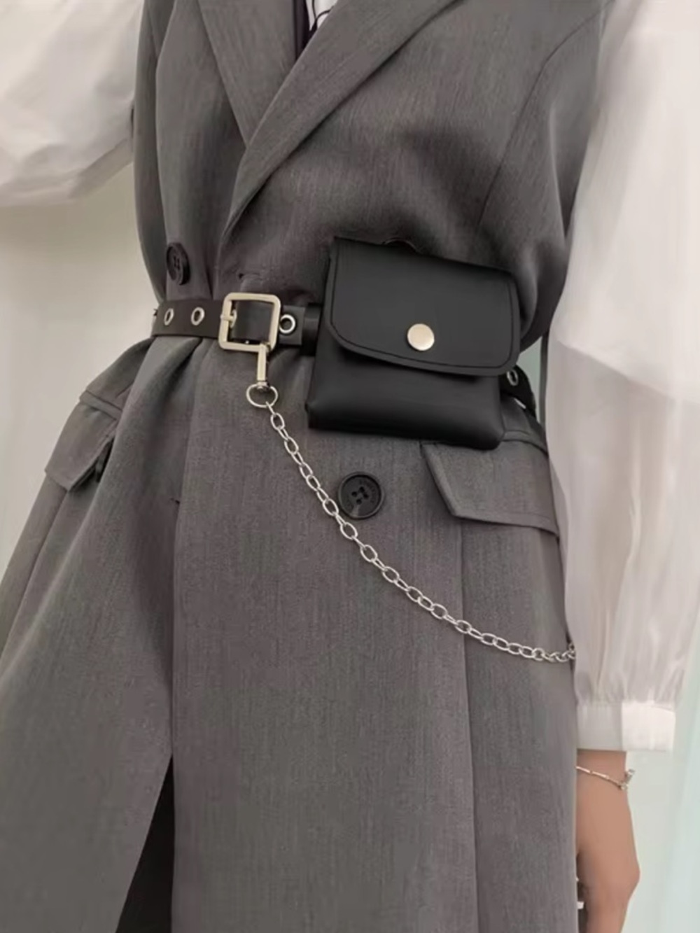 Sleek Black Chain Belt Mini Bag Fashion